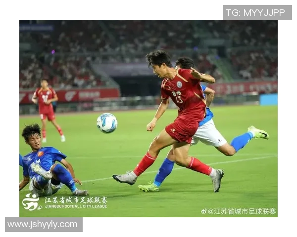 足球明星亲临扬州激情踢球视频精彩瞬间回顾